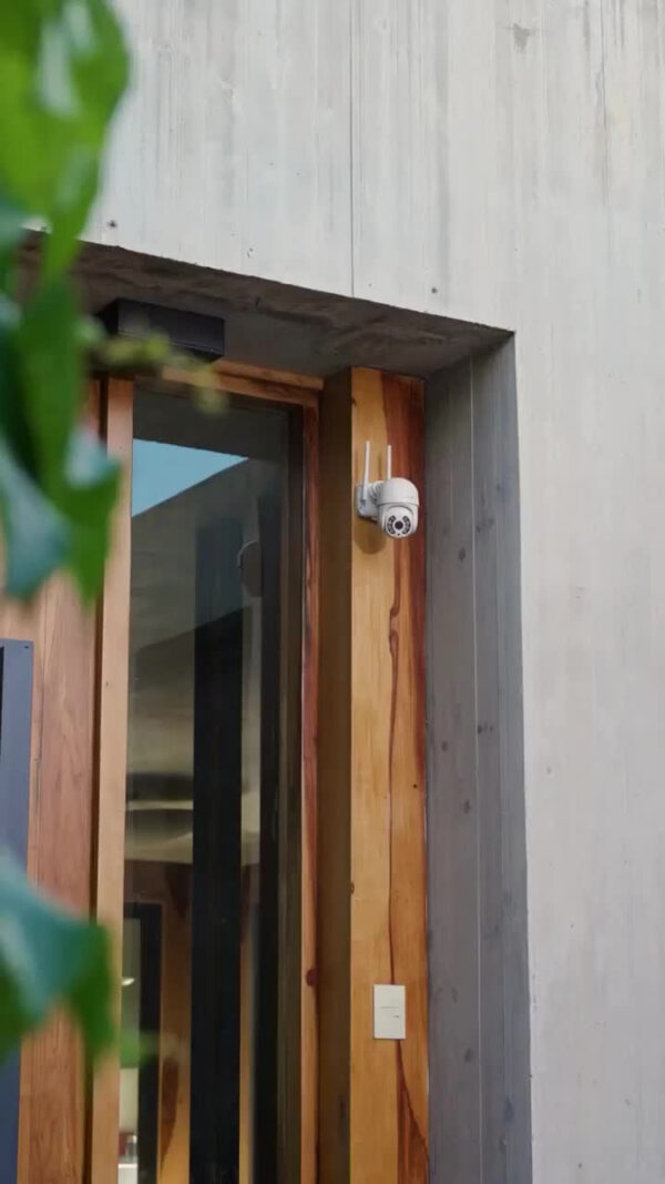 Cámara de Seguridad Wifi IP Gadnic DM200W FHD Motorizada 1080P Audio Bidireccional Conexión Inalámbrica