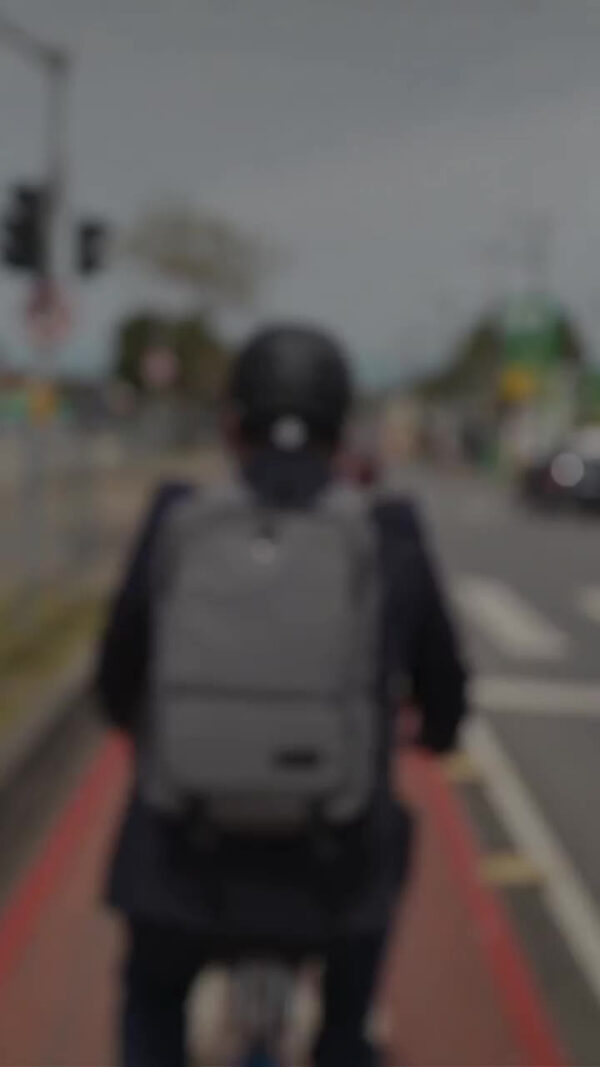 D_NQ_NP_699634-MLA82472482161_022025-F.jpg Mochila Porta Notebook 15.6 Urban Antirrobo Oxford Musette Gris Liso