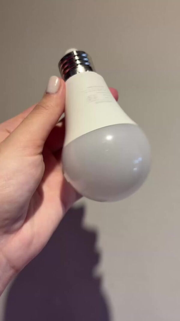 D_NQ_NP_811479-MLA95285433136_102025-F.jpg Lampara Luz Led Gadnic E27 Smart Inteligente RGB Conexión Inalámbrica